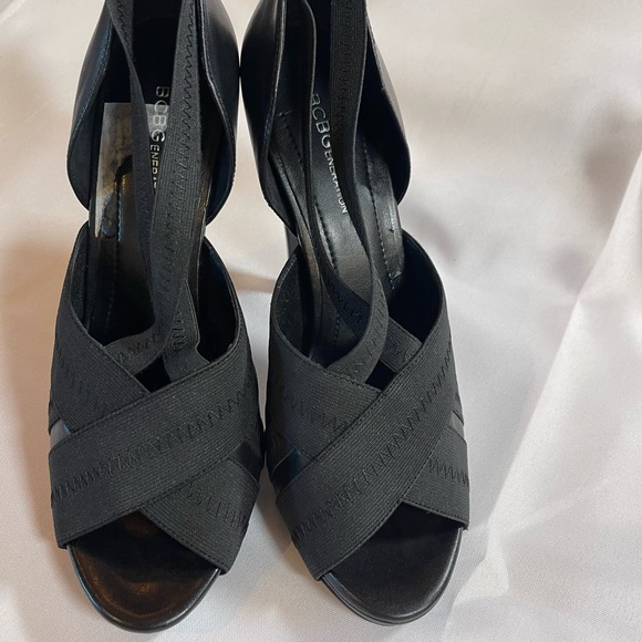 NWT Black BCBG Platform heels. Beautiful shoe. - Picture 7 of 8
